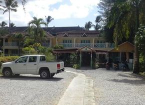 Hotel Los Pinos Parking